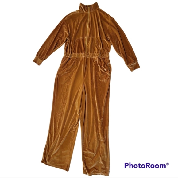 FABLETICS retail $ 90  Wide-leg jumpsuit in velour. Size 1X - Picture 5 of 15